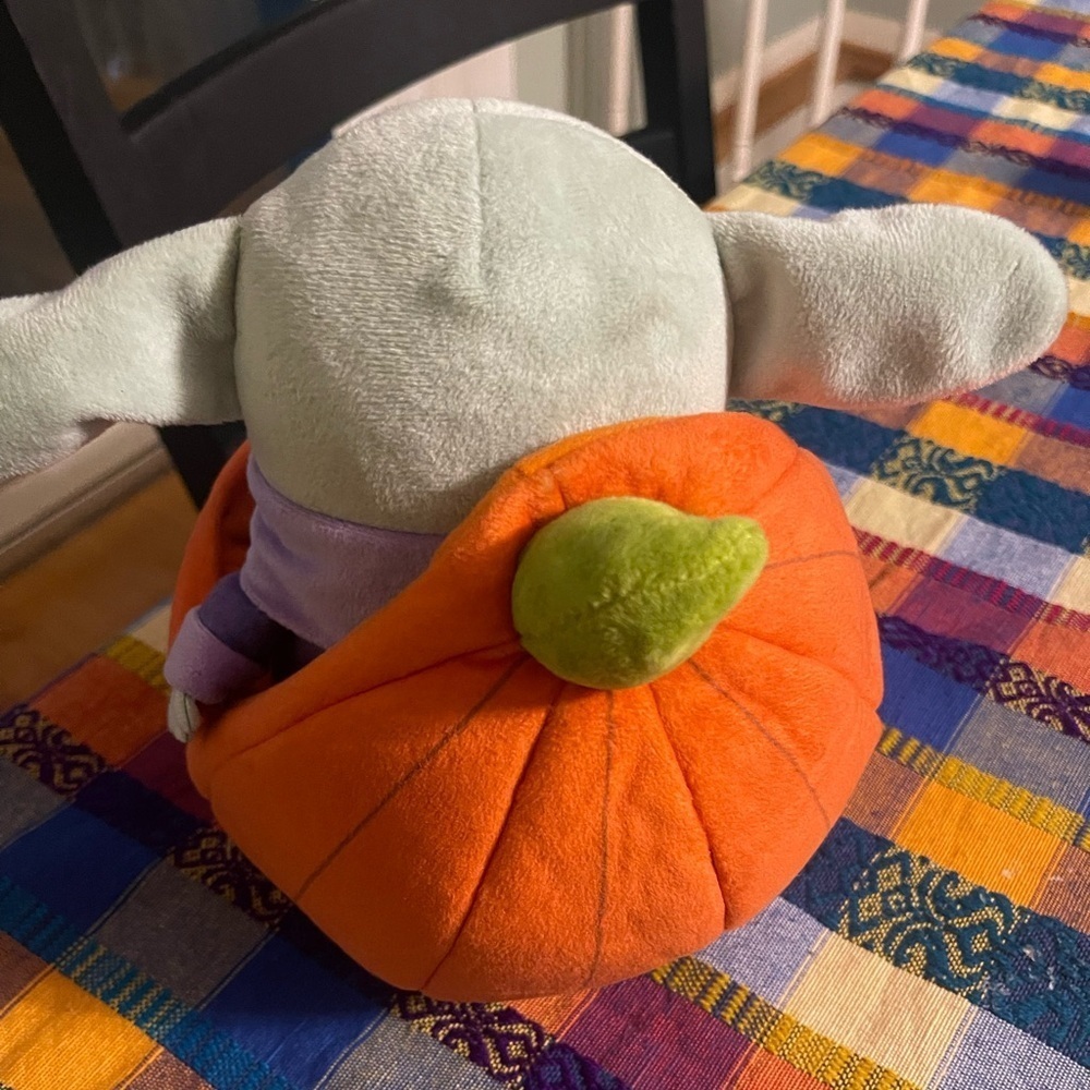 Grogu Plush in Adorable Pumpkin Shell – Star Wars: The Mandalorian - Picture 2 of 10